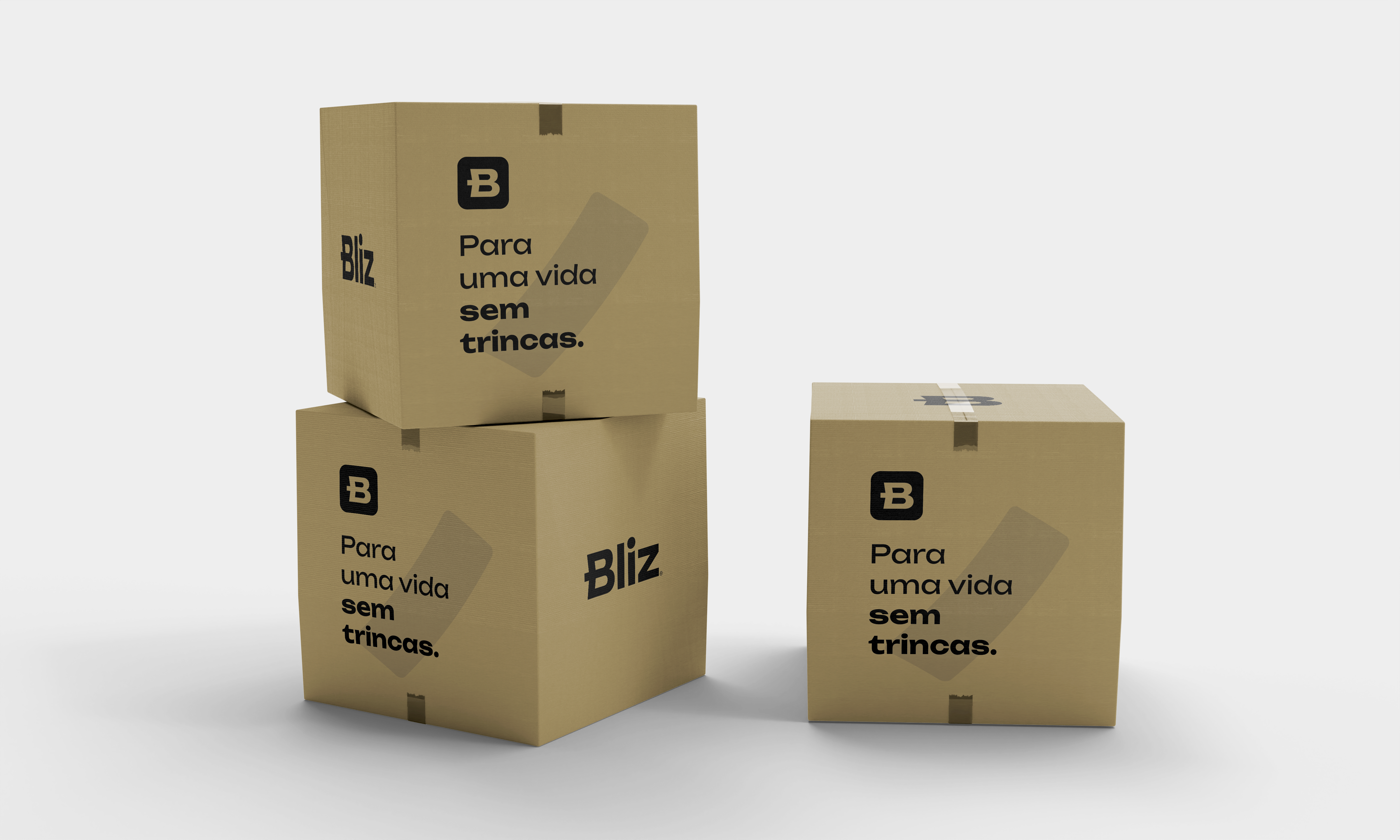 Bliz cardboard shipping boxes with the logo, monogram and the message “Para uma vida sem trincas.”