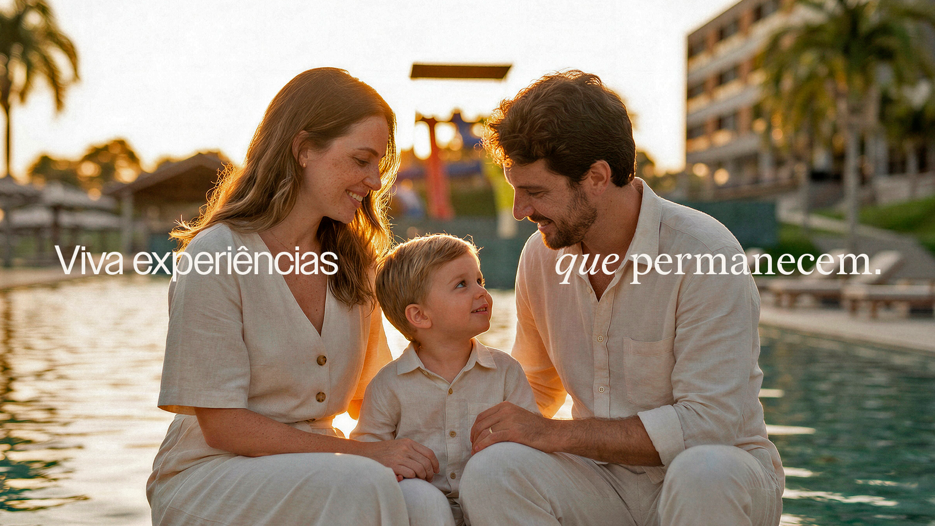 Zaylu Resort campaign showing a family beside the pool at sunset, with the message “Viva experiências que permanecem.”